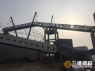 慶祝八一熱電出煤系統鋼結構棧橋項目成功合攏